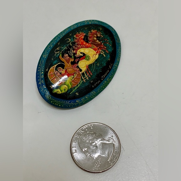 Vtg Soviet Era Russian Artist Signed Hand Painted Lacquer Pinback Brooch - Picture 15 of 15
